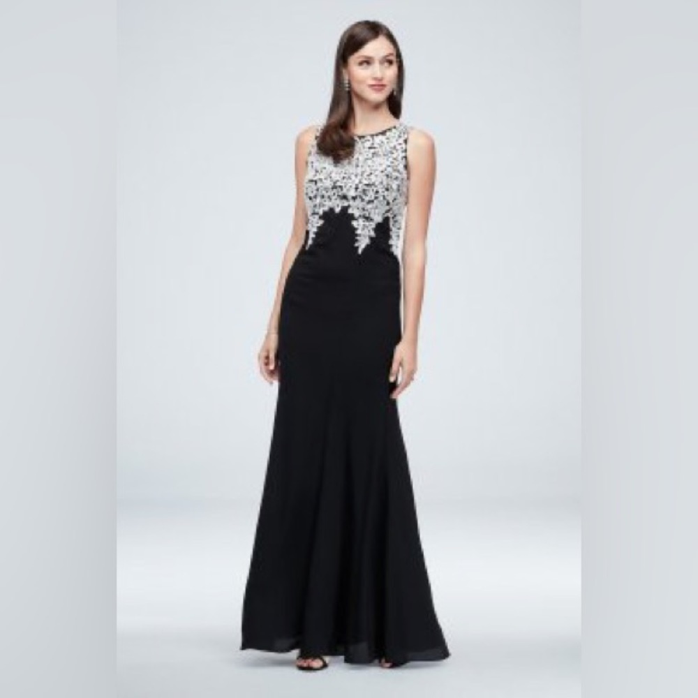 NWOT! Alex Evening Embroidered Crystal Accented Vines Gown - Size 6 🍭